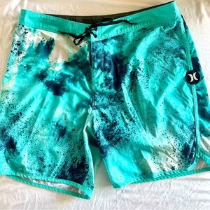 Hurley Phantom board shorts. Men’s size 36.